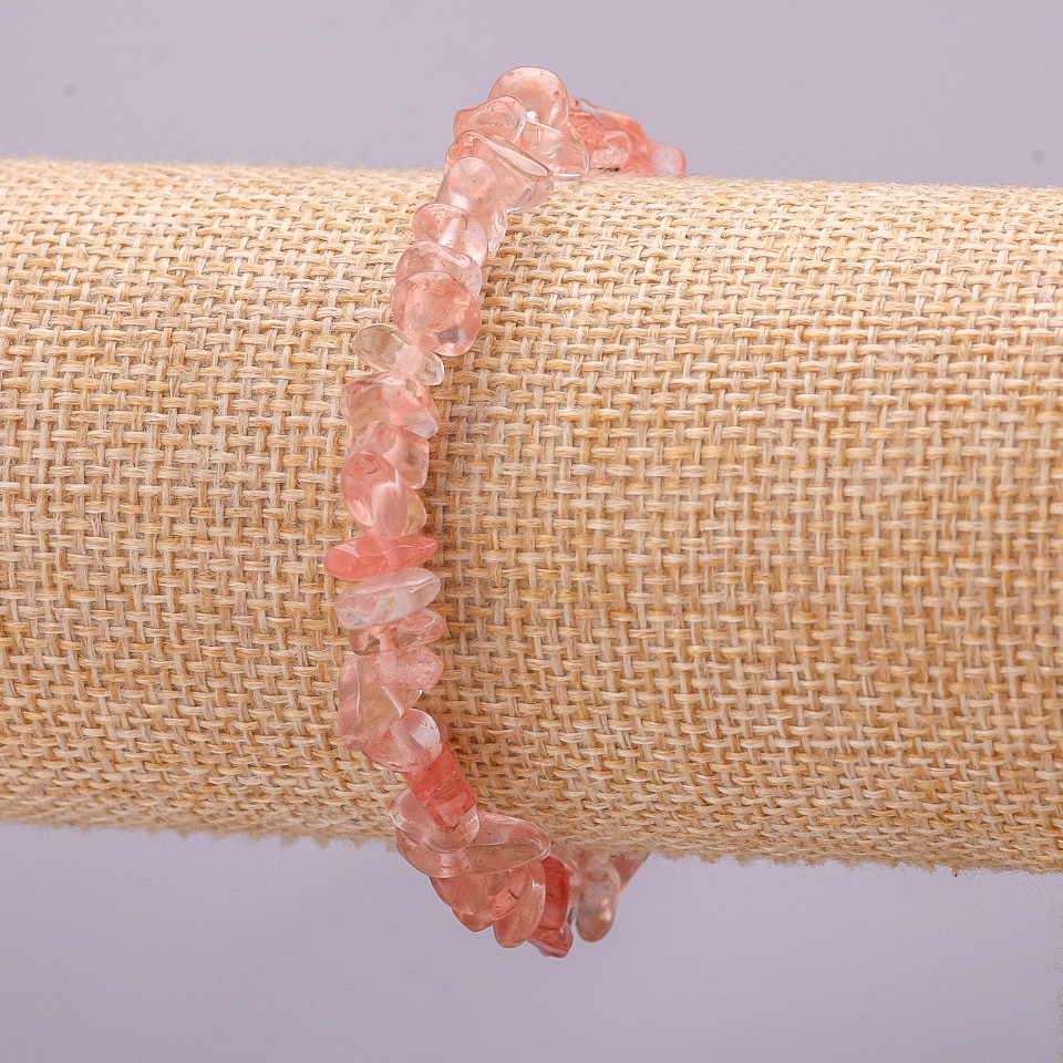 Гривна на еластична лента с халцедон късчета, диаметър 7(±) мм, дължина 18 см