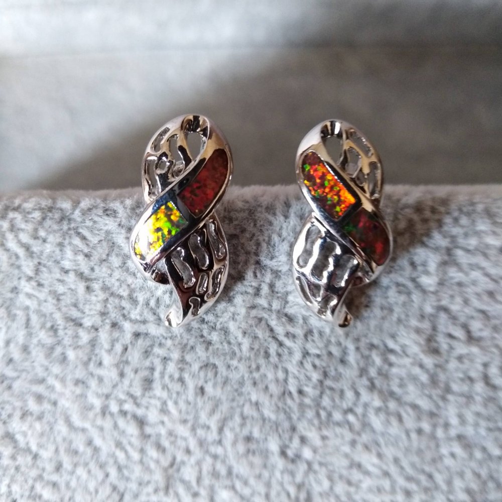 Обици-пусети ажурни, вставка опал (изкуствен) цвят: сребрист / размер 20×10 мм