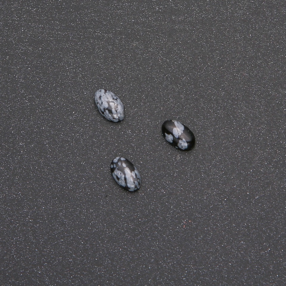 Кабошон от камък Снежен обсидиан „Сълзи на Апачи“ 8х5 мм