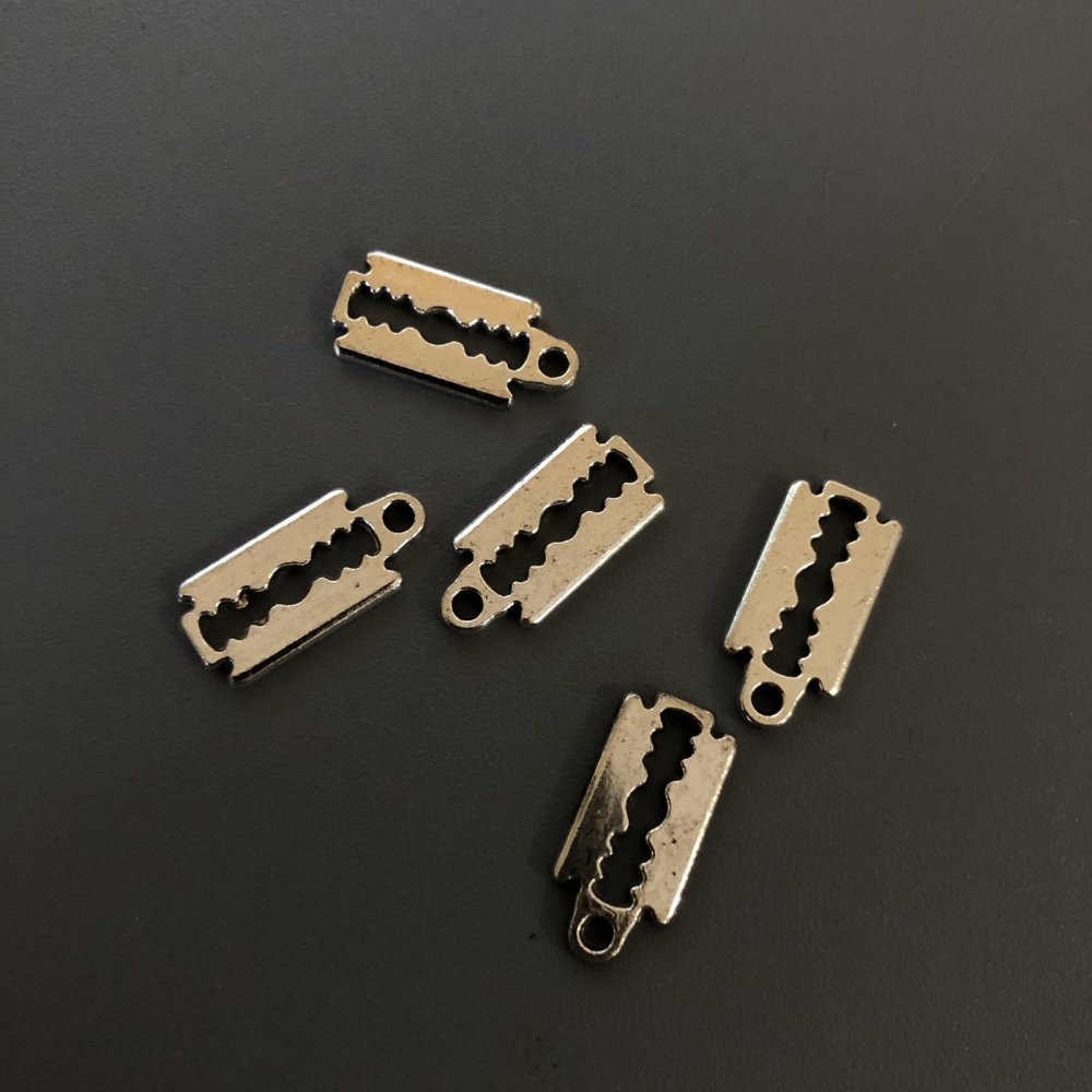 Фурнитура висулка Лезо 15×7 мм + - 25 бр.