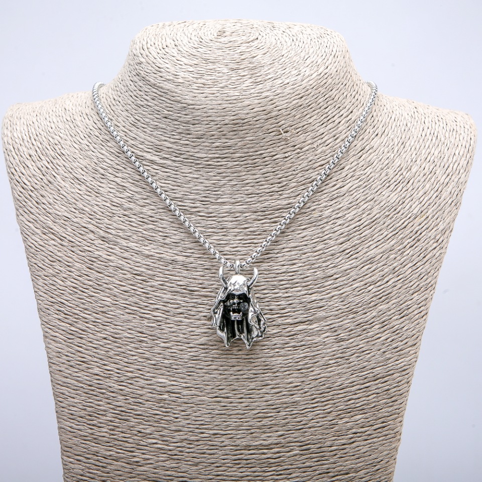 Висулка «Демон» 35×24 мм на верижка, дължина 70 см, сребърен метал