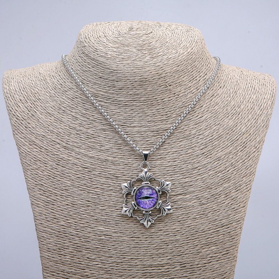 Кулон «Око на дракона в обков» 50×35 мм на синджир, дължина 70 см ± сребърен метал