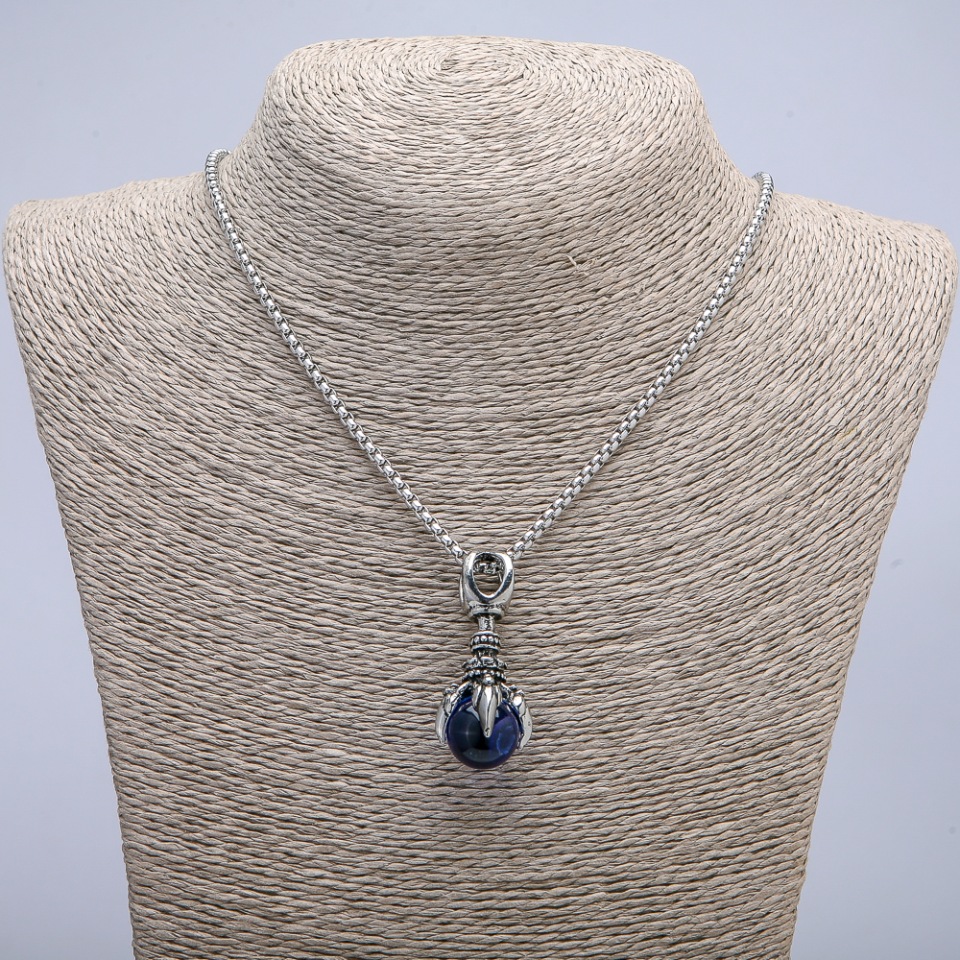 Кулон «Лапа със сфера» 45×20 мм на синджир, дължина 70 см ± сребрист метал