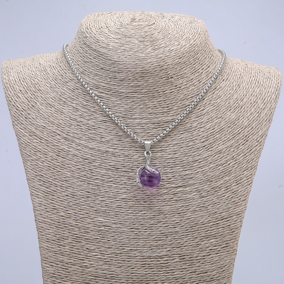 Висулка „Топка в лапата“ 35×17 мм на синджир, дължина 70 см ± сребрист метал