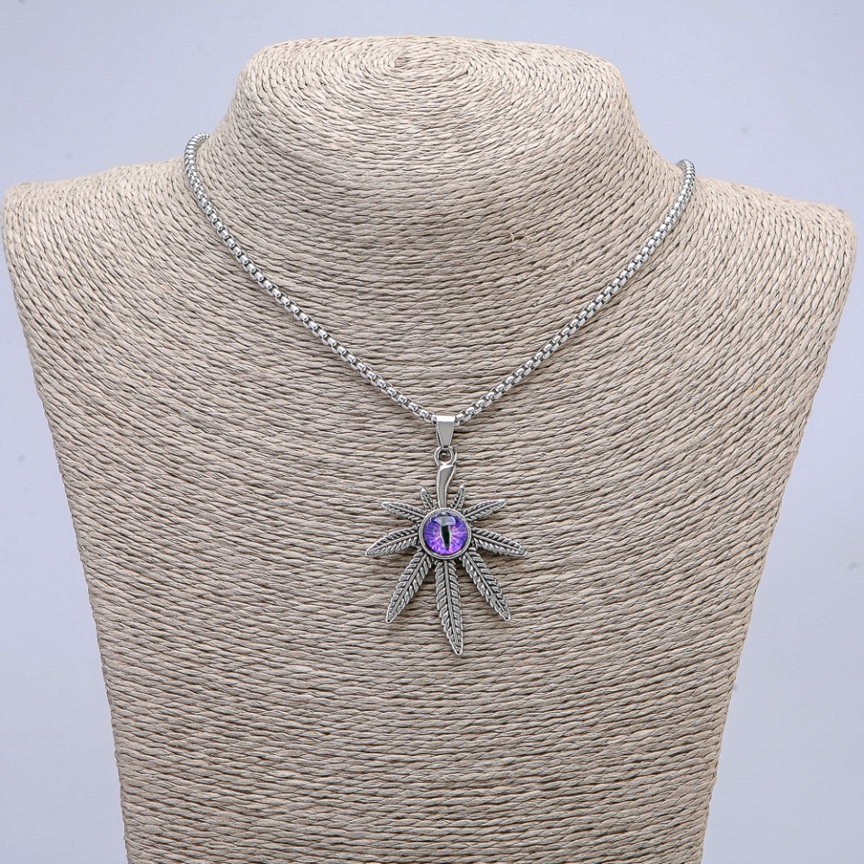 Висулка „Лист на конопа със зеницата на дракона“ 38×55 мм на синджир, дължина 65 см, цвят: сребрист метал