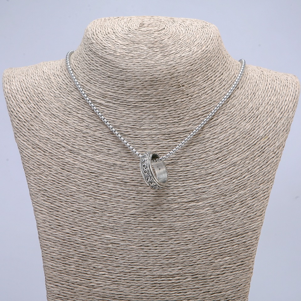 Кулон-кръг 24×8 мм на синджир, дължина 70 см, сребрист метал