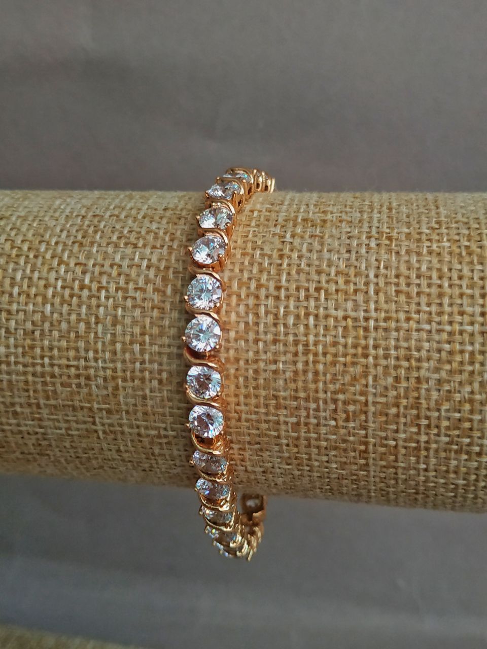 Браслет Xuping позлата 18K с бели кристали, дължина 18 см, дебелина 6 мм +