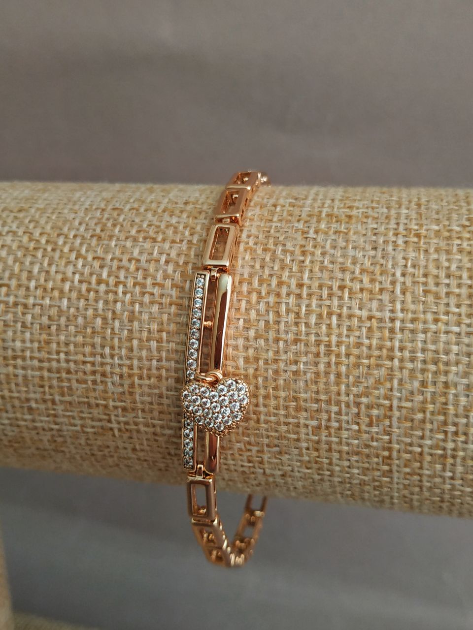 Гривна Xuping с позлата 18K и бели кристали, дължина 17–19 см, дебелина 4 мм +