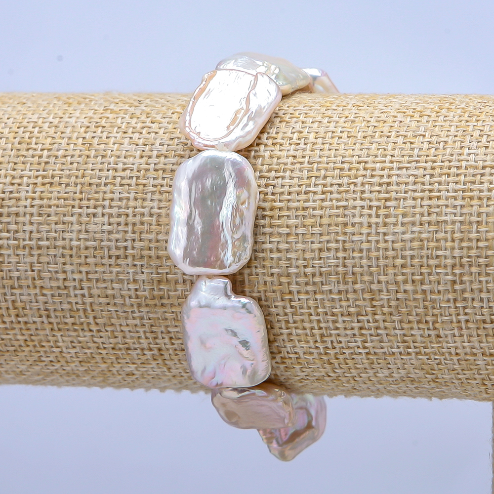 Браслет на еластична корда с барокови перли, диаметър 22×14 мм, дължина 18 см