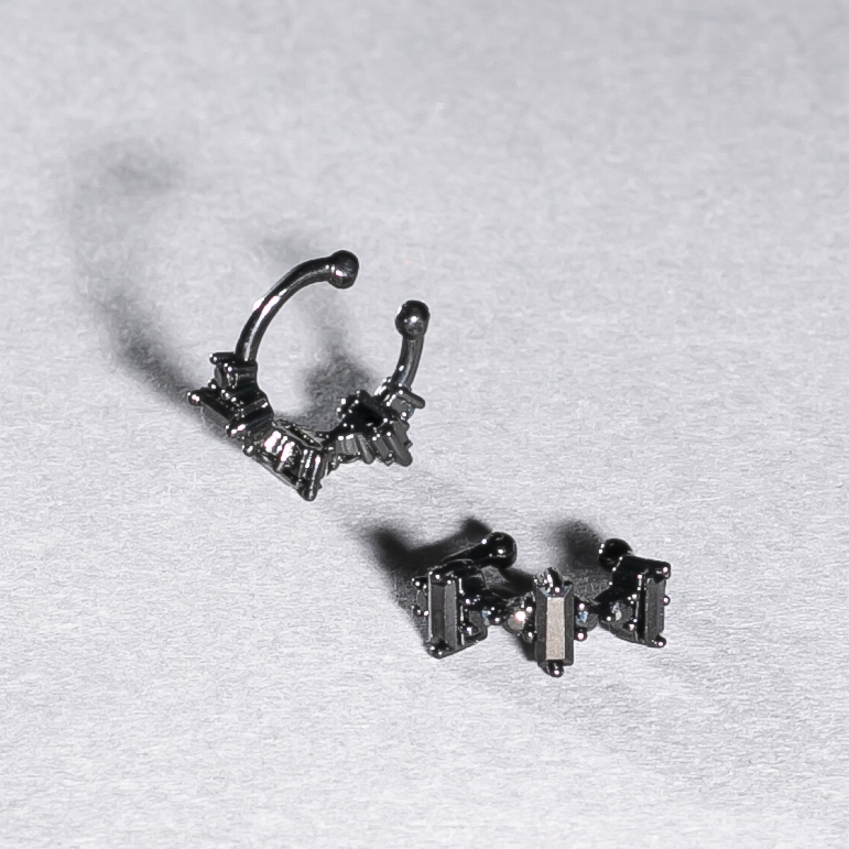 Каф Xuping Черен родий с черни стрази и черни кристали 5х12мм +