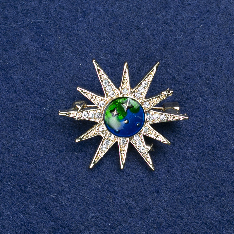 Брошка «Звезда» от златист метал и стрази 32 мм +