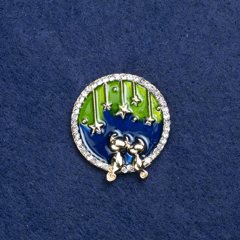 Брошка Планета със златист метал, емал и стрази 25 мм +