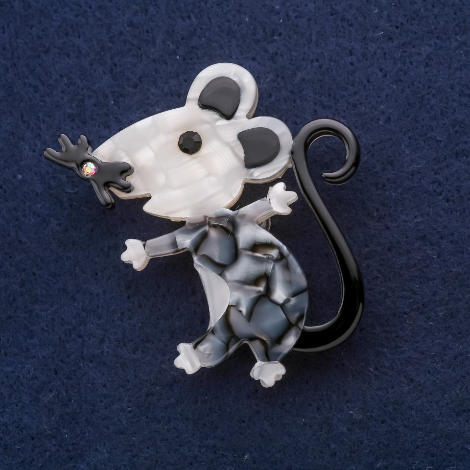 Брошка Мишка от перламутър 52×48 мм сив метал