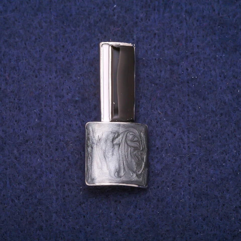 Брошка Лак сива, черна и бяла емал