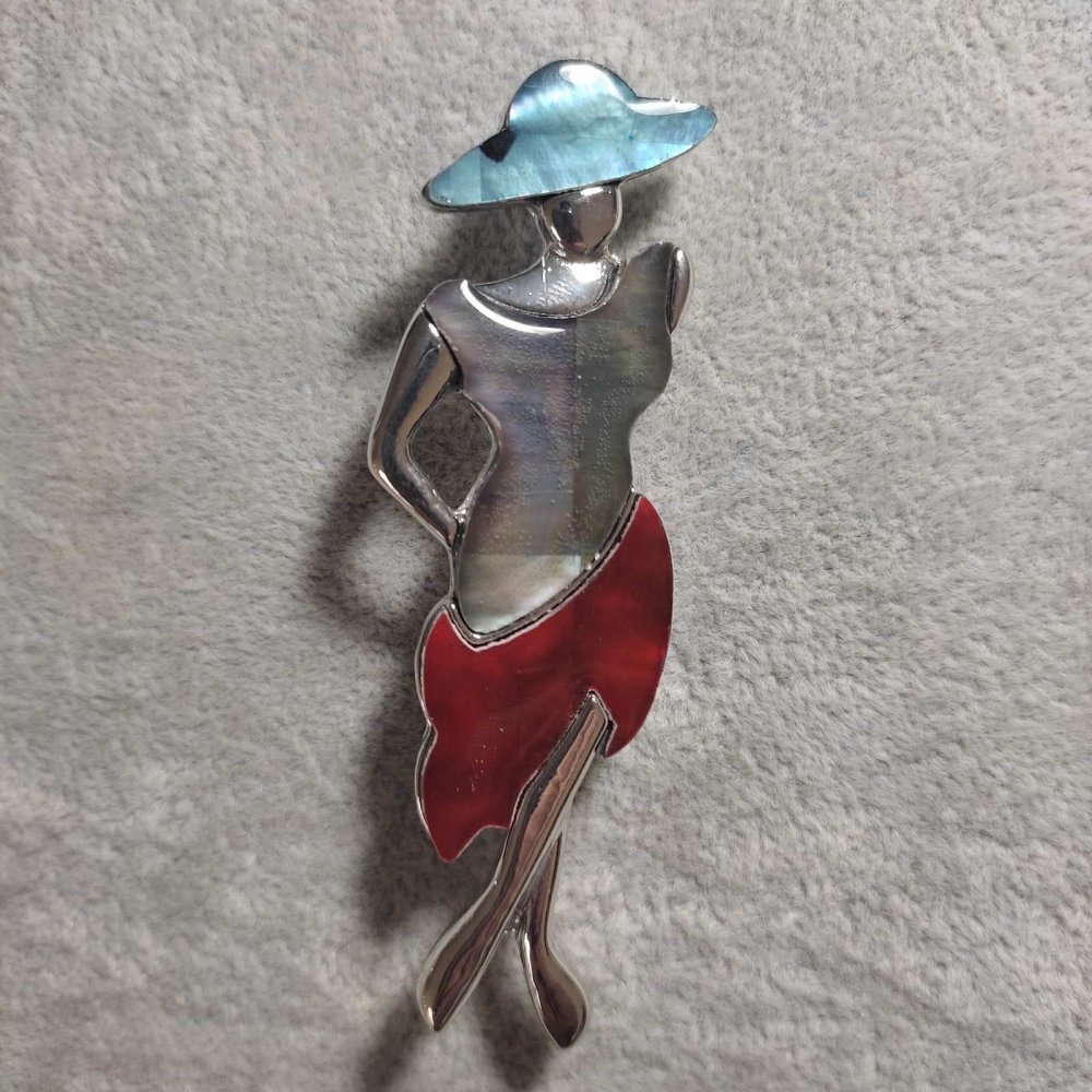 Брошка-висулка «Дама с перламутър» 80×30 мм