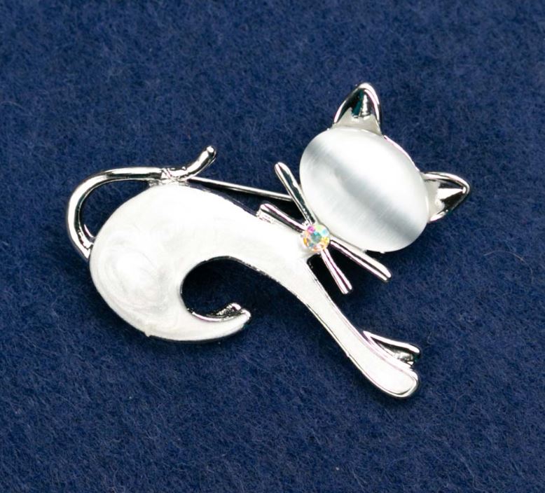 Брошка «Котенце котешко око» със сив емал, 37×44 мм, сребрист метал