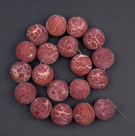 Гъбест корал — естествена мъниста, диаметър 22 мм ±, дължина 42 см ± на конец