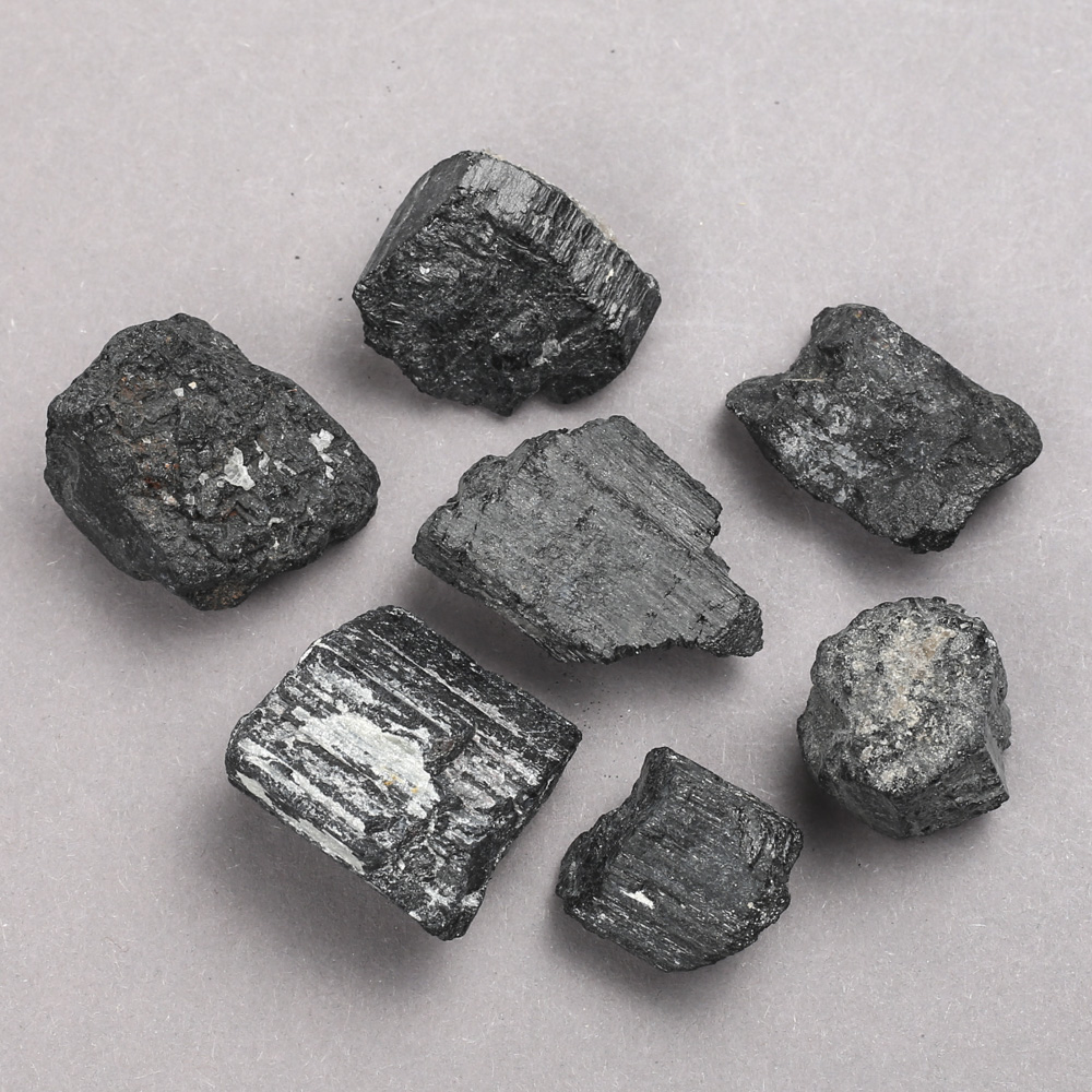 Сувенирен суров камък Турмалин Шерл (цена за 100 г.) (за 100 г.)