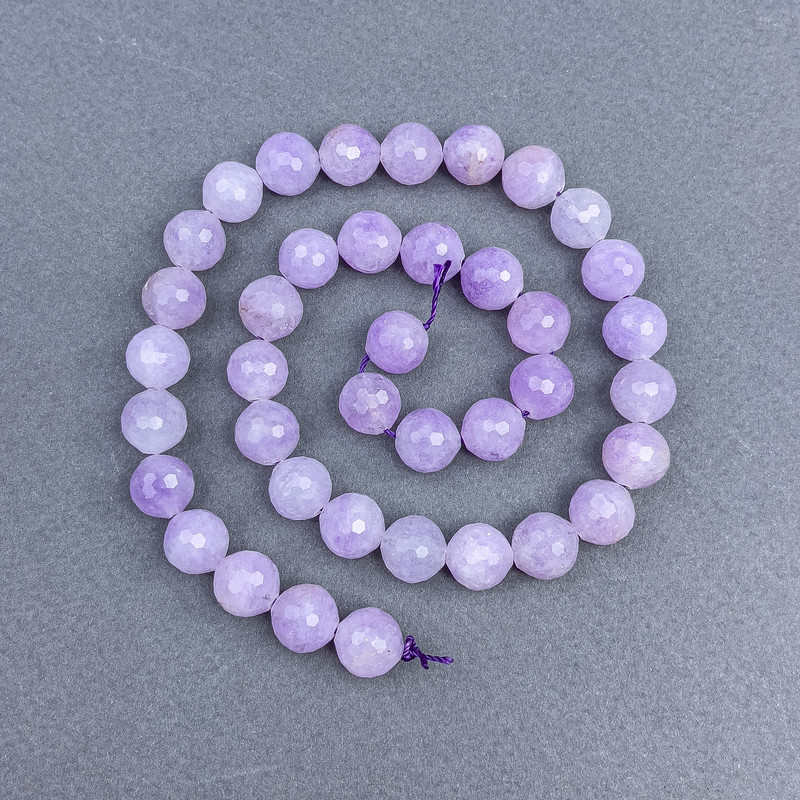 Намистини Лавандовий Аметитст натуральний камінь гранована кулька, діаметр 10 мм+- на нитці, довжина 40см+