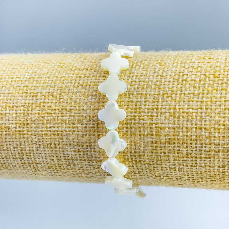 Браслет от перламутър с четирилистна детелина, диаметър 10×10×2, 5 мм ±, дължина 18 см (еластичен)