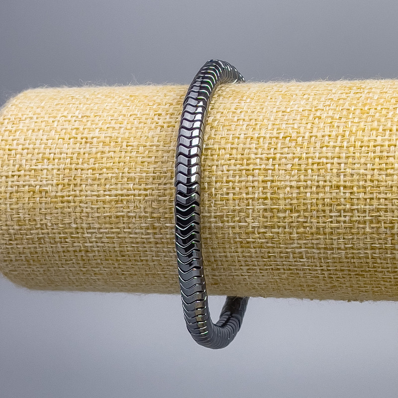 Браслет хематит зигзаг, диаметър 6×2 мм +-, дължина 18 см (еластичен)