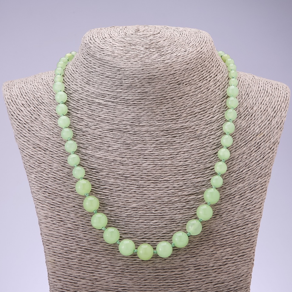 Ожерелие от оникс, диаметър 6–10 мм, дължина 47 см, чрез възлово нанизване