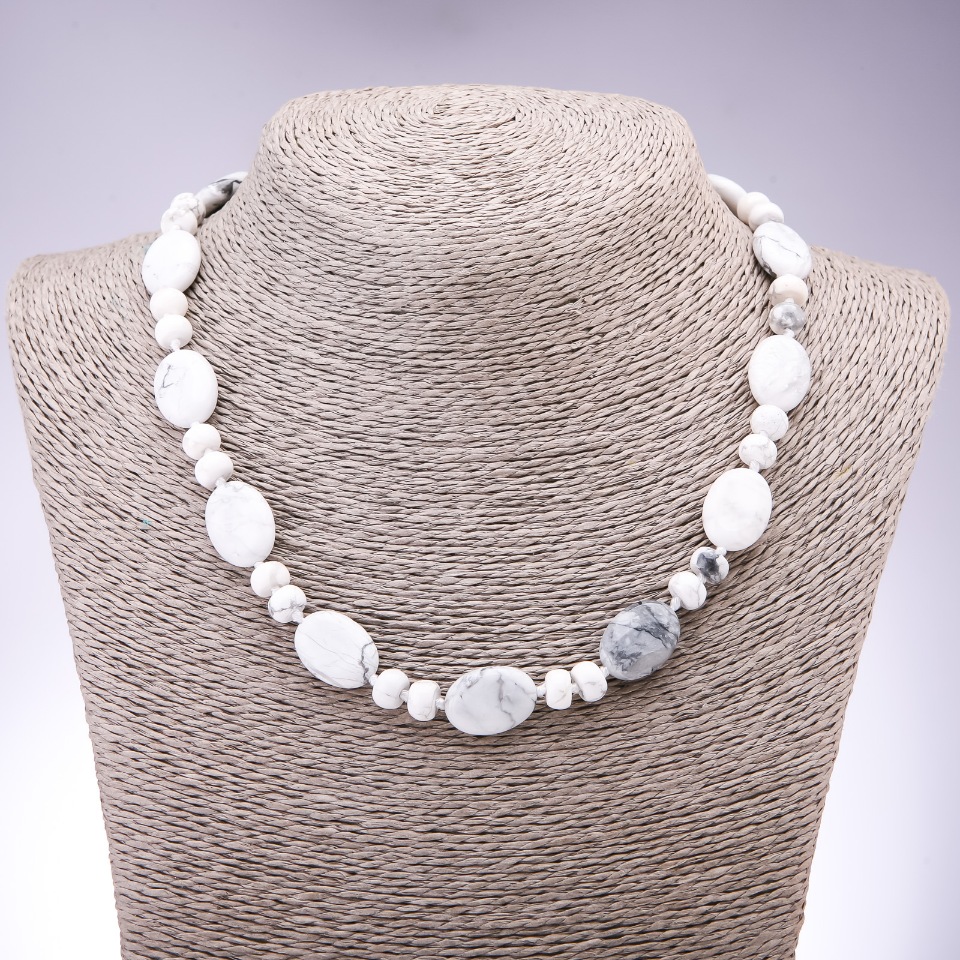 Намисто з натурального каменю Кахолонг плоский овал, діаметр 13х18мм рондель, діаметр 9х6мм, довжина 45см