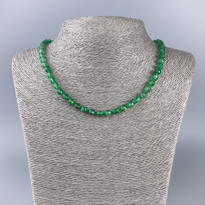 Огърлица от хризопраз – естествен камък, гранен куб, диаметър 5×5 мм, дължина 49 см