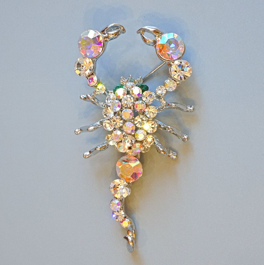 Брошка «Скорпион» със стрази бели и зелени, изработена от сребърен метал 70×37 мм+