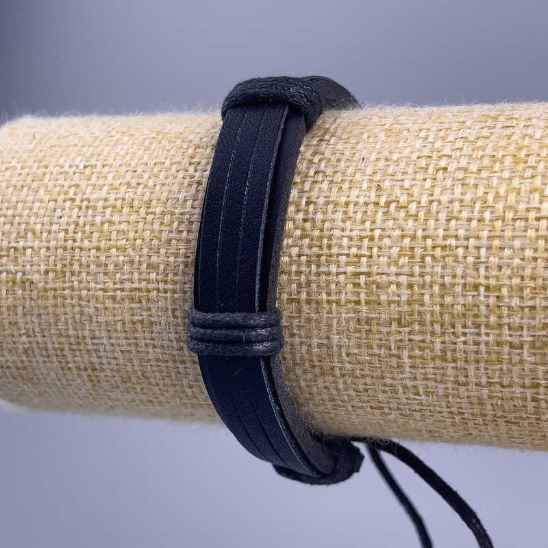 Гривна, дължина 18–25 см, дебелина 12 мм, еко кожа, цвят черен, с закопчалка