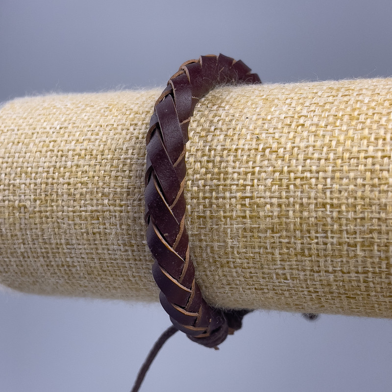 Гривна, дължина 18–25 см, дебелина 7 мм, еко кожа, кафява, с регулиема дължина