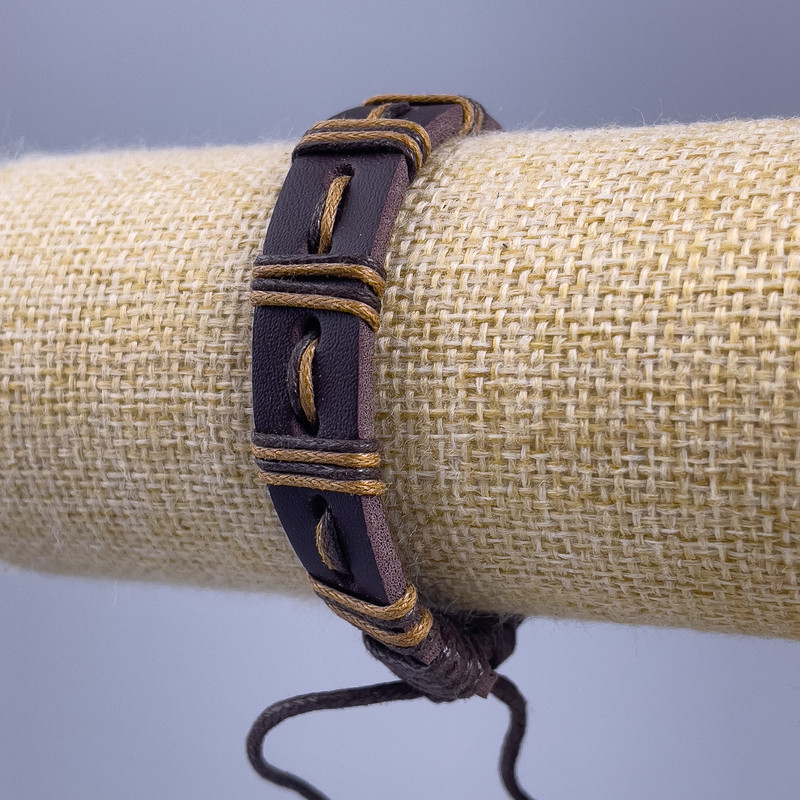 Браслет, дължина 18-25 см, дебелина 12 мм, еко кожа, кафяв цвят, с регулируемо затягане