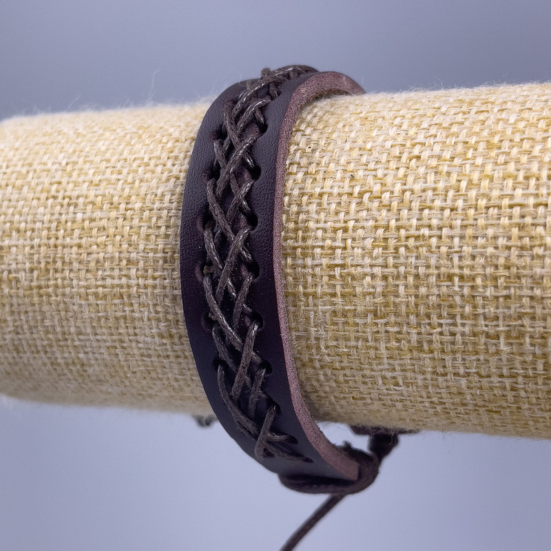 Гривна, дължина 18-25 см, дебелина 14 мм, еко кожа, кафяв цвят, с регулируема закопчалка