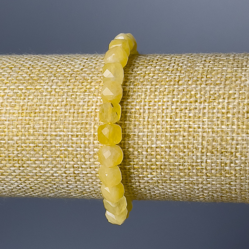 Браслет от естествен цитрин – грановани кубчета, диаметър 7 мм, дължина 18 см (еластичен)