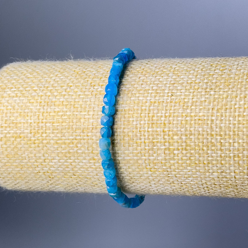 Браслет апатит — натурален камък, гранован куб, диаметър 5 мм, дължина 18 см (еластичен)