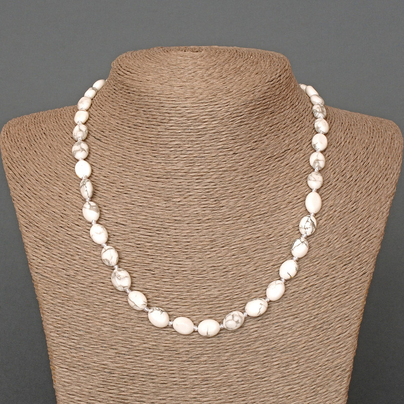 Колие от кахолонг с естествен камък, овални мъниста диаметър 8×10 мм, дължина 48 см